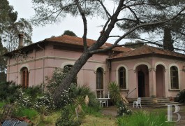 Character houses for sale - provence-cote-dazur - Sur les hauteurs de Fr&eacute;jus dans un parc bois&eacute;,
maison Belle &Eacute;poque &agrave; r&eacute;nover enti&egrave;rement