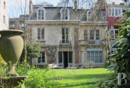 Castles / chateaux for sale - elsewhere - Bruxelles, maison bourgeoise de style Art Nouveau avec jardin arbor&eacute; de 2000 m2 constructibles
