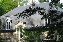 les manoirs &agrave; vendre - picardie - A moins d�une heure de Paris, entre ville et for&ecirc;t, &eacute;l&eacute;gant manoir 19&egrave;me et 20&egrave;me S.
