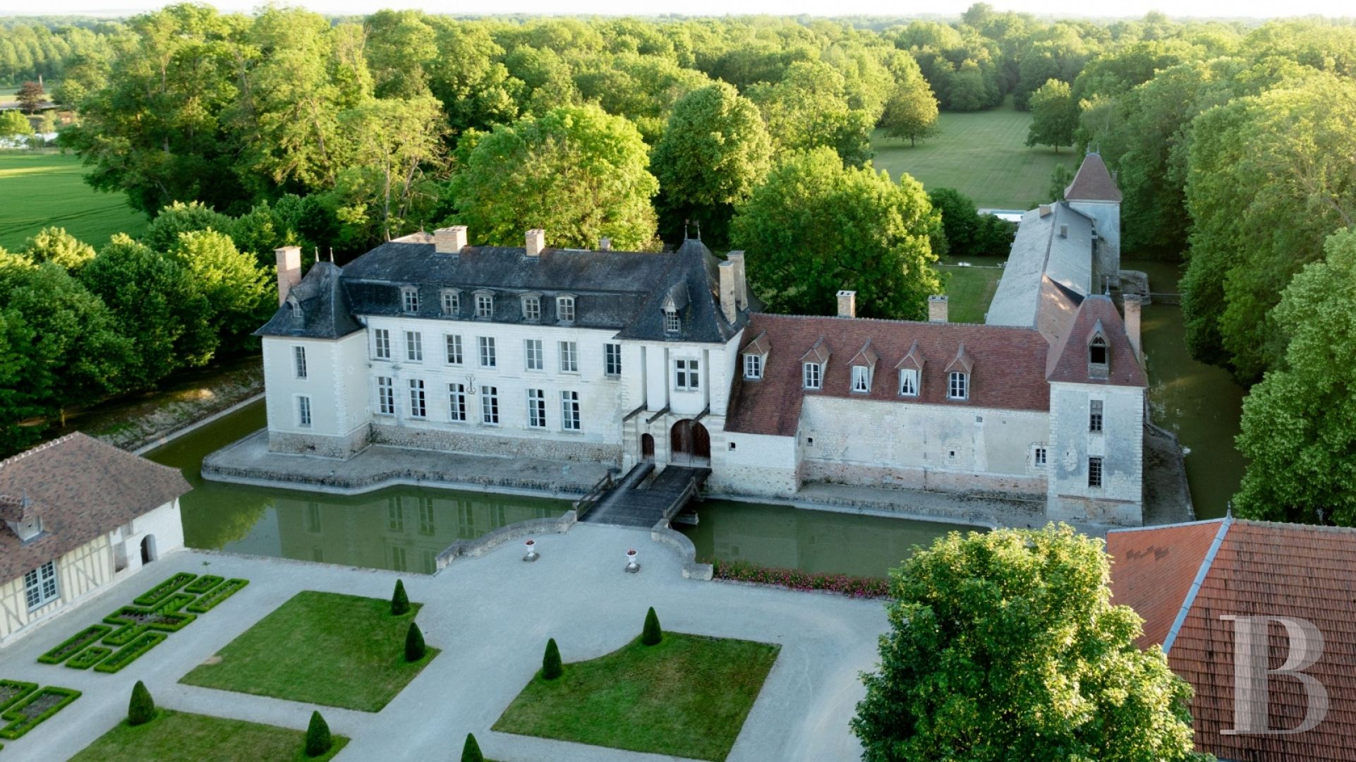 A 16th & 18th century, listed, fully restored castle with its double