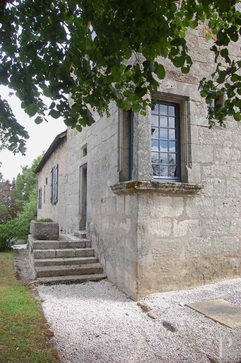 A 16th century, listed residence on the outskirts of a village in the Brive area french