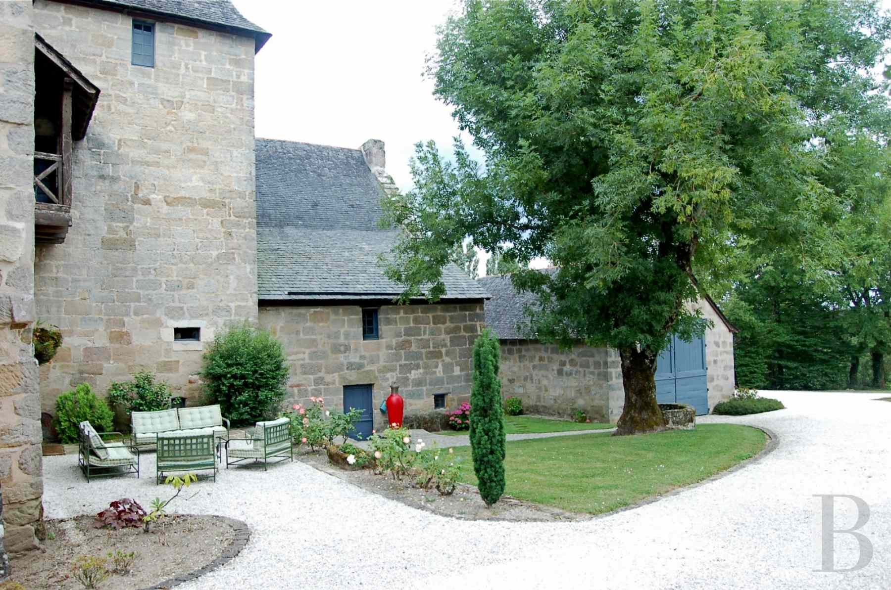 A 16th century, listed residence on the outskirts of a village in the Brive area french