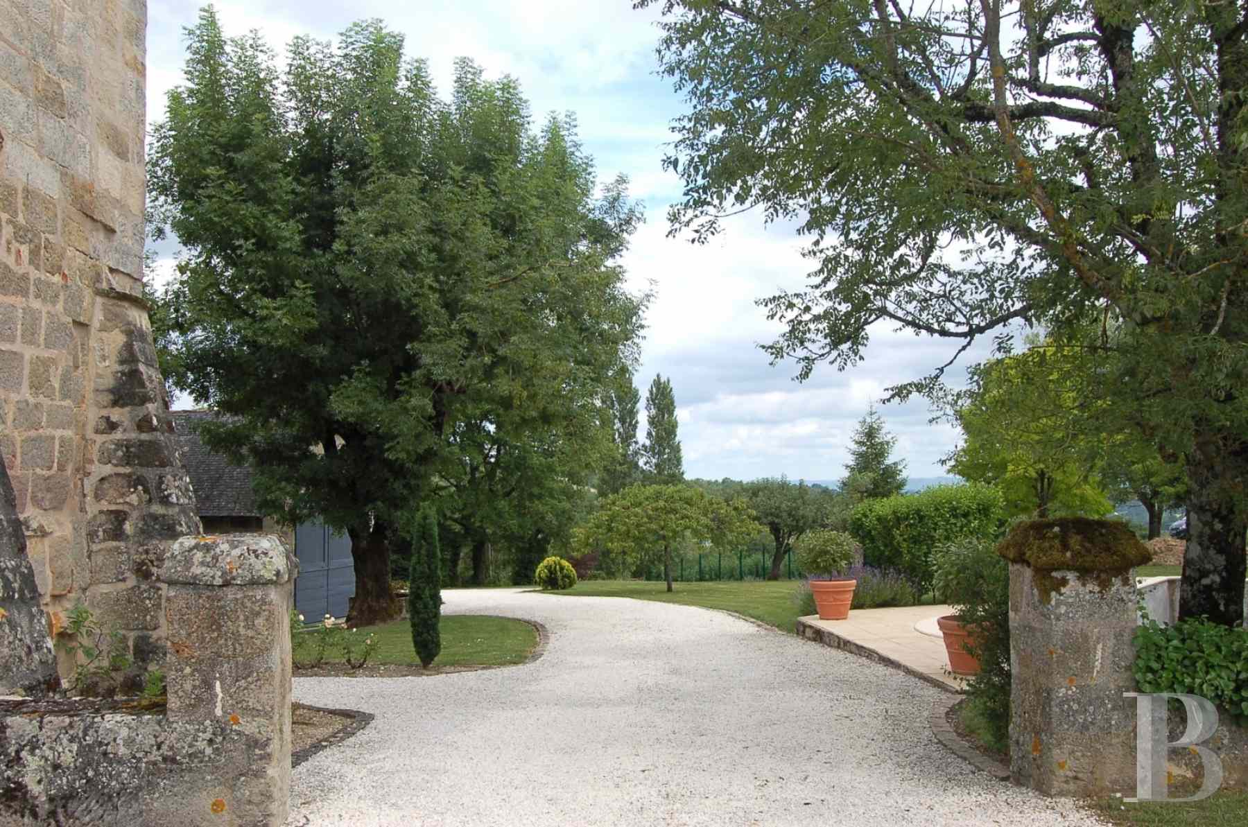 A 16th century, listed residence on the outskirts of a village in the Brive area french