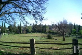 Equestrian properties for sale - provence-cote-dazur - In rural Provence, vine grower�s cottage with horse riding facilities in 28 ha (69 acres)