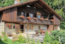Chalets for sale - rhones-alps - Proche de Meg&egrave;ve,-
chalet ancien parfaitement r&eacute;nov&eacute;
