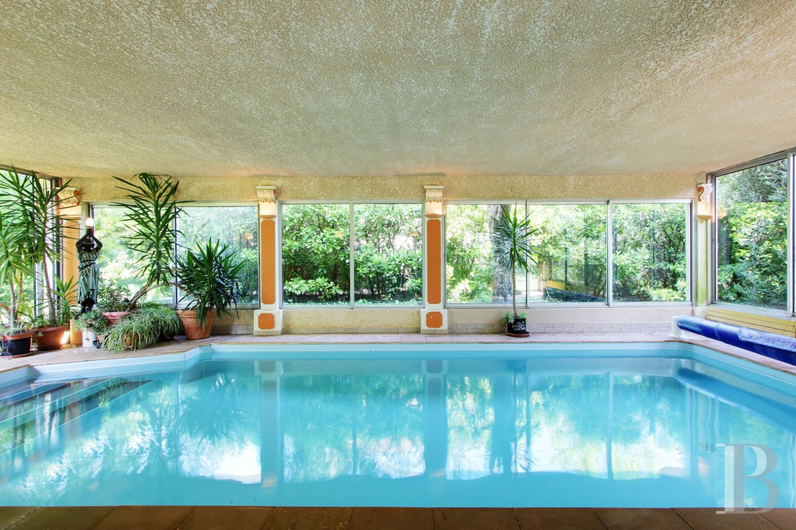 residences for sale in the prestigious MaisonsLaffitte park in France