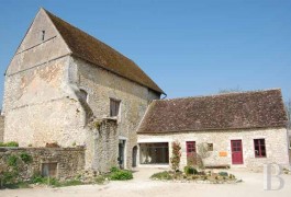 Farms for sale - ile-de-france - Listed Knights Templar farm -in a prestigious medieval city