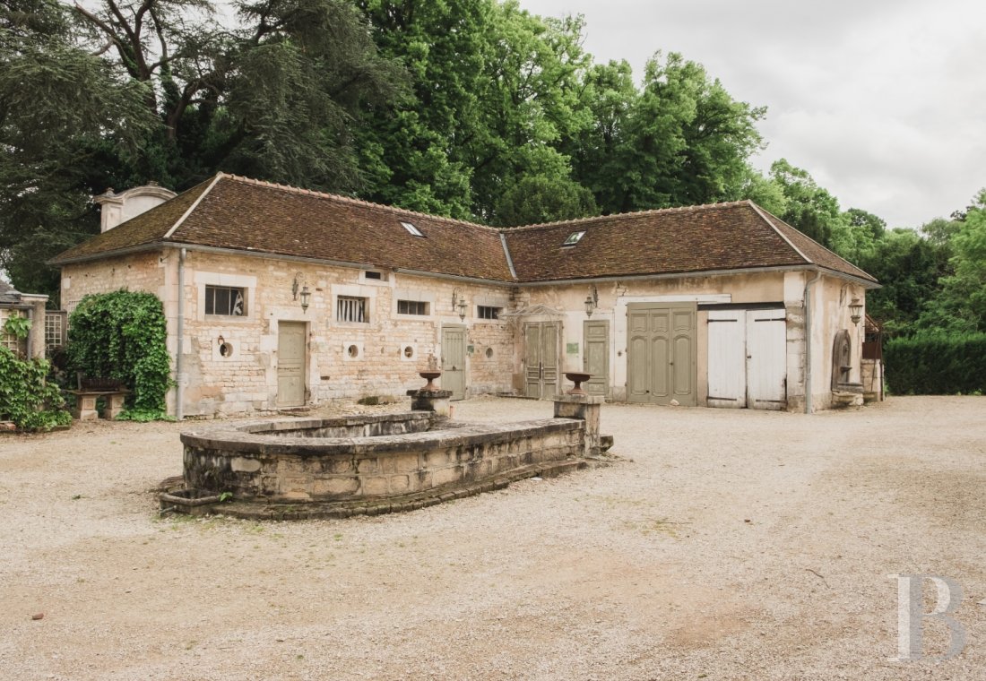 Au sud d’Auxerre, au bord de l’Yonne, un domaine du 18e s.  ouvert à toutes les villégiatures - photo  n°27