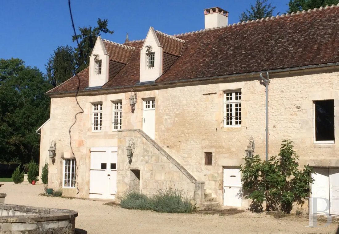 Au sud d’Auxerre, au bord de l’Yonne, un domaine du 18e s.  ouvert à toutes les villégiatures - photo  n°37