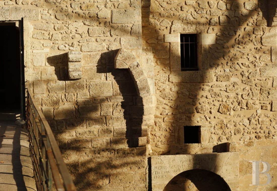 Au bord de l’Hérault, entre Montpellier et Béziers, un ancien moulin fortifié transformé en paisible maison de villégiature - photo  n°6