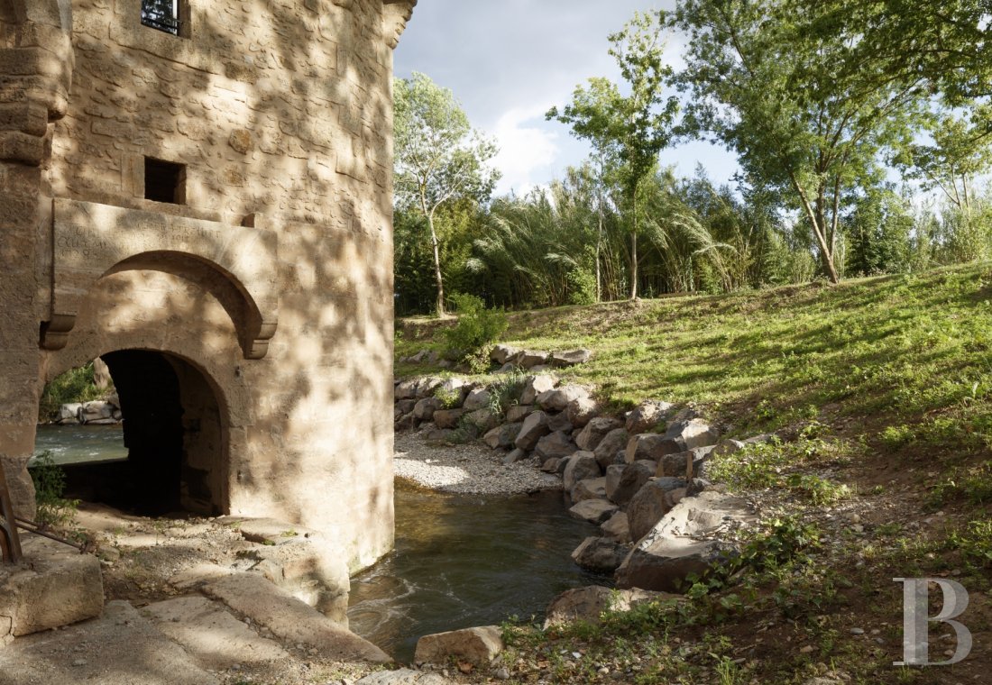Au bord de l’Hérault, entre Montpellier et Béziers, un ancien moulin fortifié transformé en paisible maison de villégiature - photo  n°4