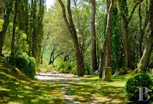 Entre Apt et Lourmarin, au cœur d’une vallée verdoyante et sauvage, un ancien prieuré médiéval ouvert aux voyageurs - photo  n°3