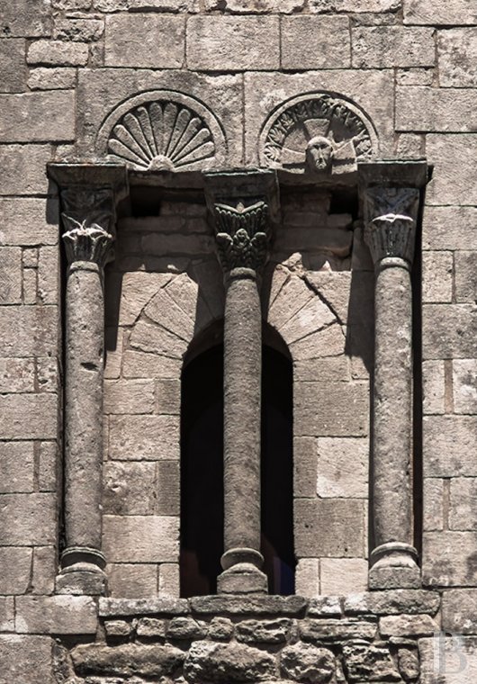 Entre Apt et Lourmarin, au cœur d’une vallée verdoyante et sauvage, un ancien prieuré médiéval ouvert aux voyageurs - photo  n°2