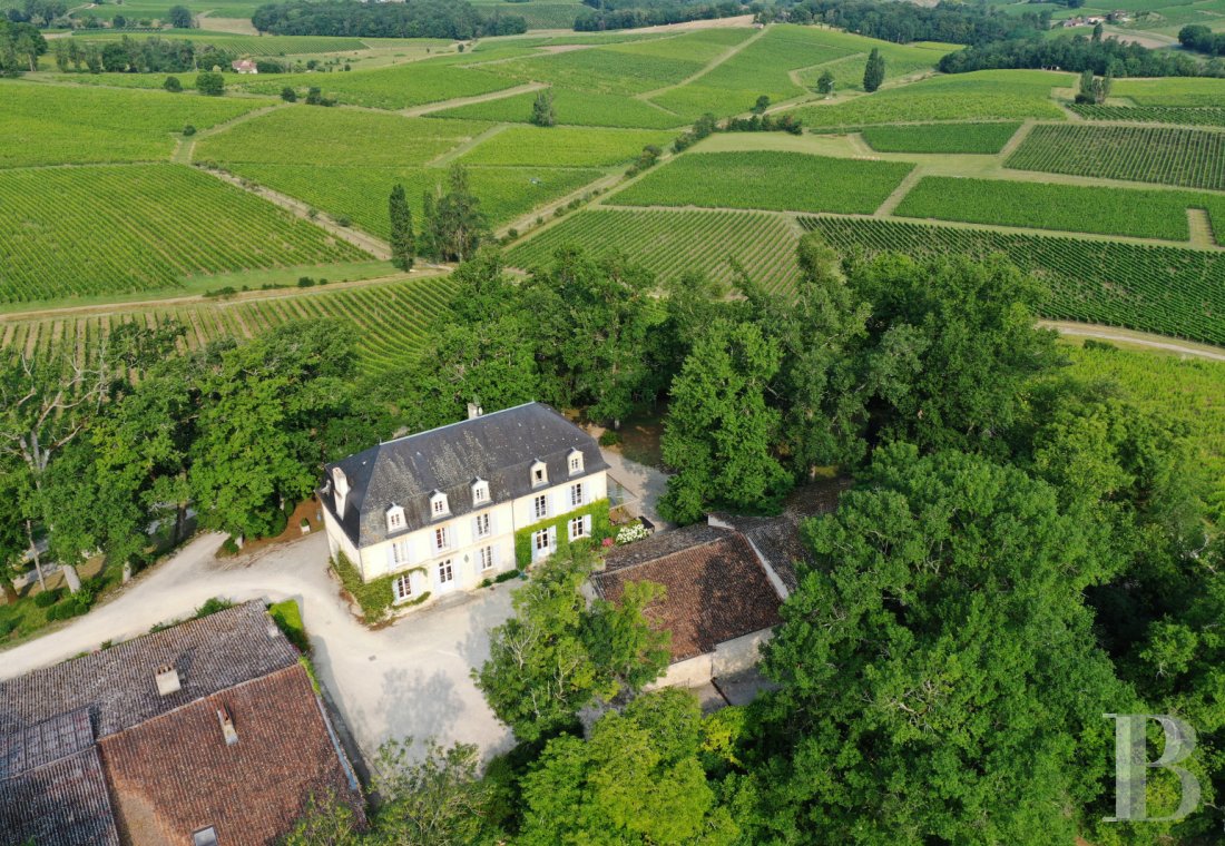 domaines viticoles à vendre - aquitaine - Dans le vignoble de Bergerac et la vallée de la Dordogne, au sein du Périgord pourpre, un château viticole du 19e s. et ses 111 ha de terrain
