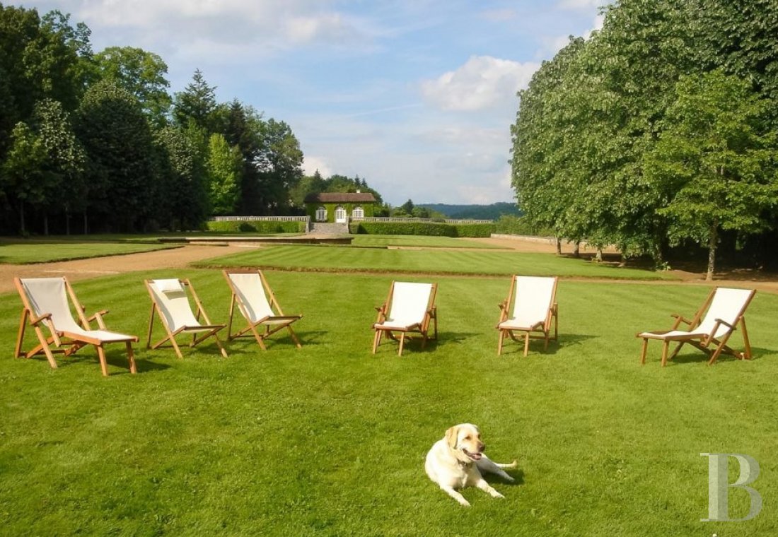 Au nord de la Dordogne, entre Périgueux et Limoges, un élégant château du 17e et son parc à perte de vue - photo  n°4