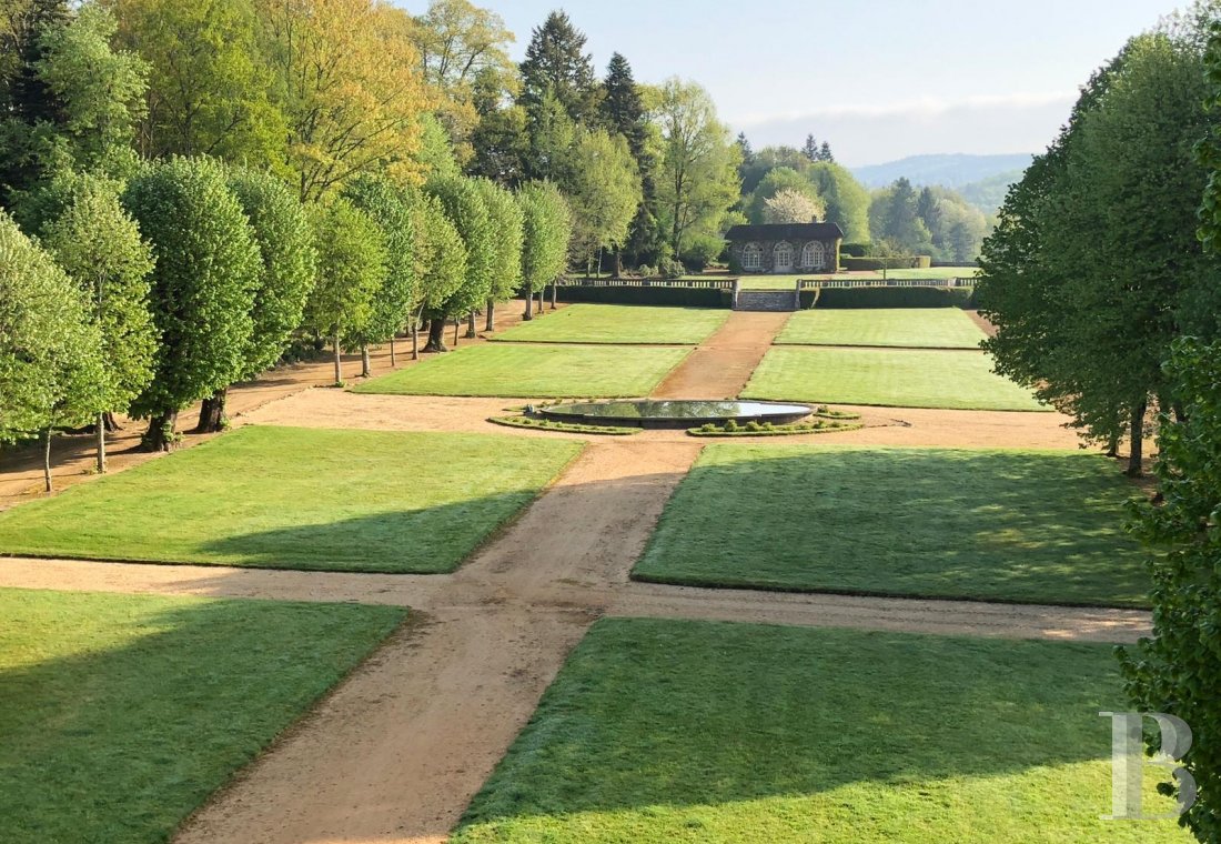 Au nord de la Dordogne, entre Périgueux et Limoges, un élégant château du 17e et son parc à perte de vue - photo  n°2