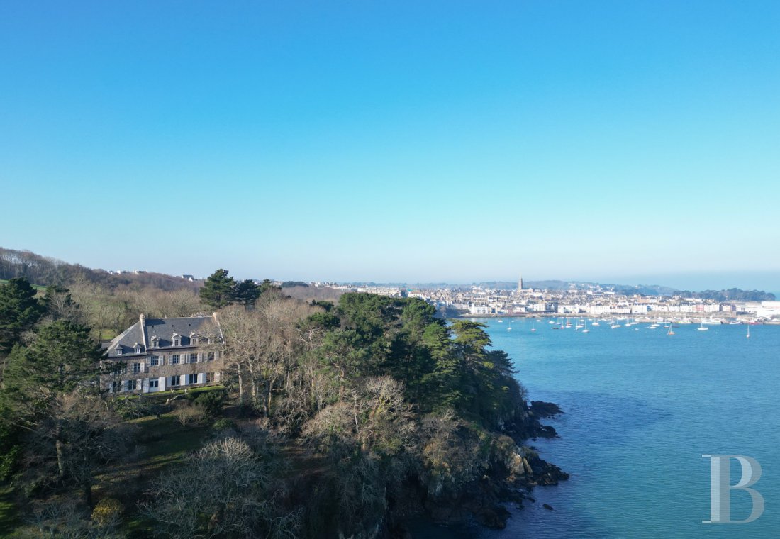 manoirs à vendre - bretagne - En Bretagne Sud, face à la mer,  un manoir avec accès privé au rivage et son parc arboré de plus d'1 ha