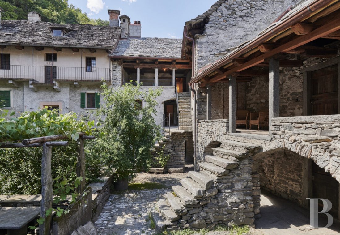 Dans le sud de la Suisse, non loin du lac Majeur, une maison du 18e siècle dans le cœur historique du village de Moghegno - photo  n°12