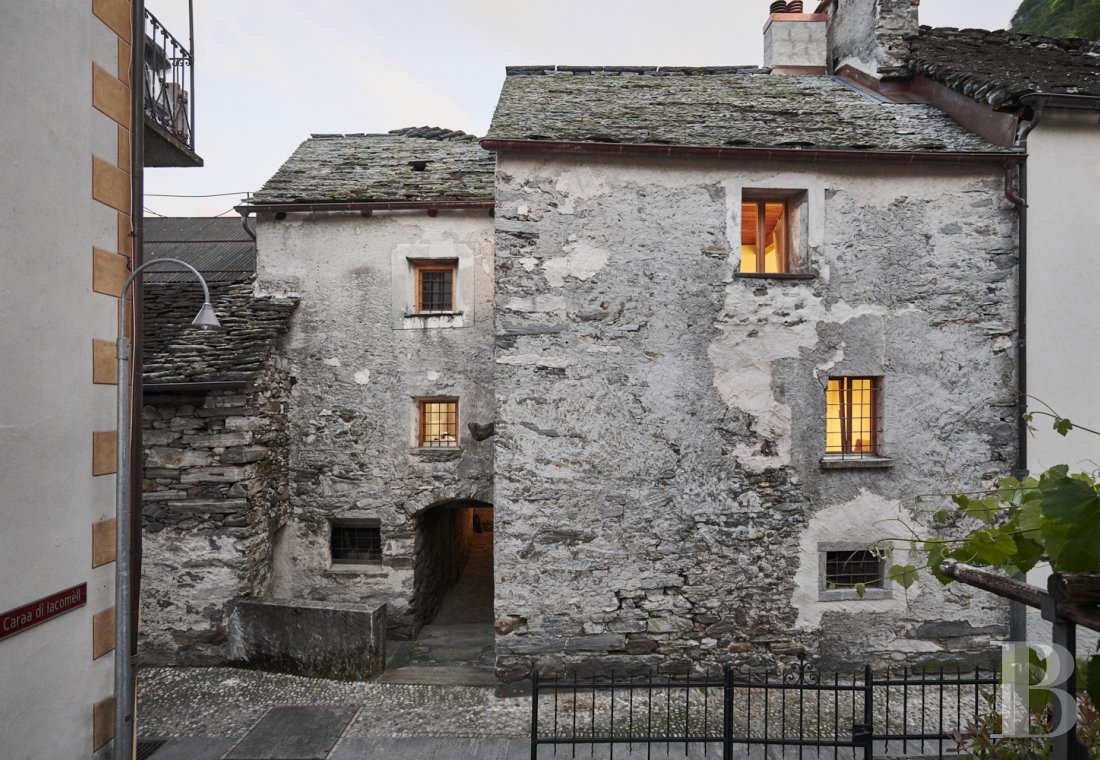 Dans le sud de la Suisse, non loin du lac Majeur, une maison du 18e siècle dans le cœur historique du village de Moghegno - photo  n°8