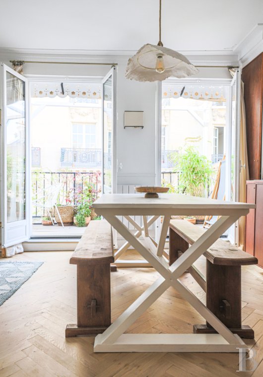 appartements à vendre - paris - Dans le 16e arrondissement de Paris, au Trocadéro, proche des commerces, un appartement rénové avec élégance et sa terrasse arborée