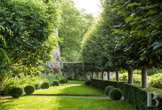 Sur les bords de Loire à l’est de Tours, les dépendances d’un manoir du 18e siècle et son jardin labellisé « remarquable » - photo  n°7