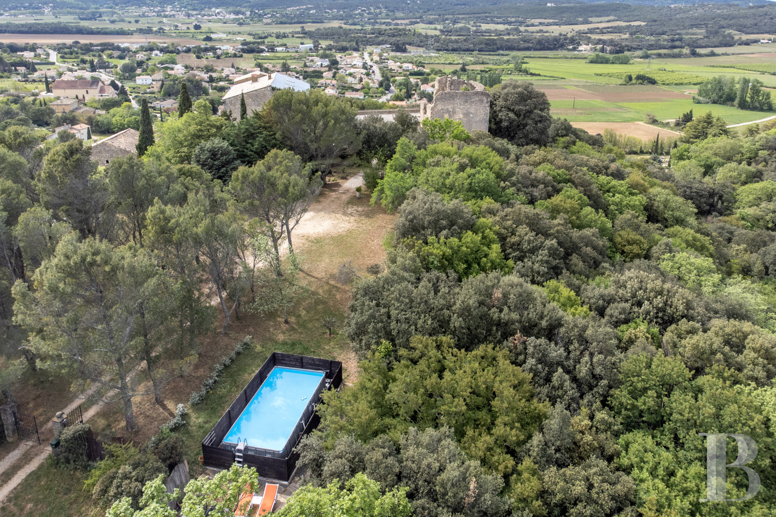 Patrice Besse Location saisonnière LanguedocRoussillon Dans le Gard, entre Bagnolssur