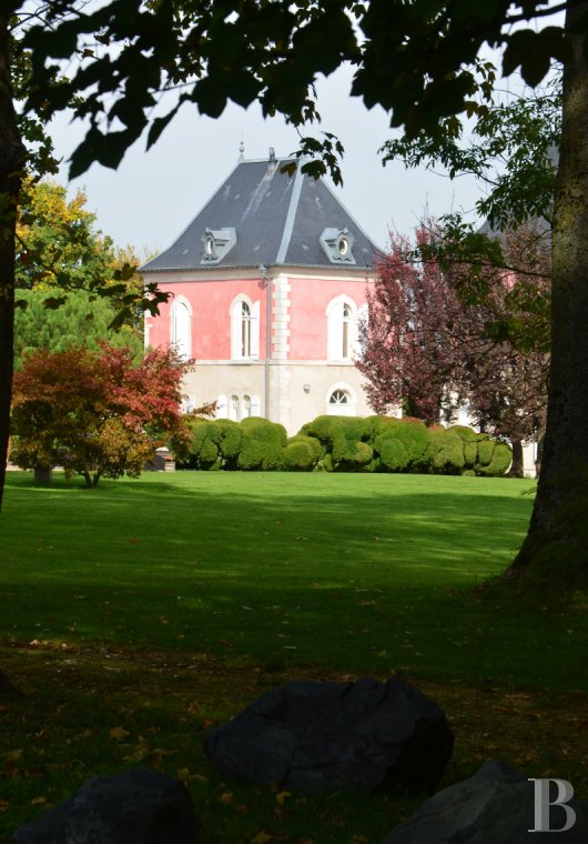 châteaux à vendre - lorraine - Dans la campagne nancéienne, un château ISMH reconstruit par Georges Biet et décoré par Louis Guingot, de l’École de Nancy