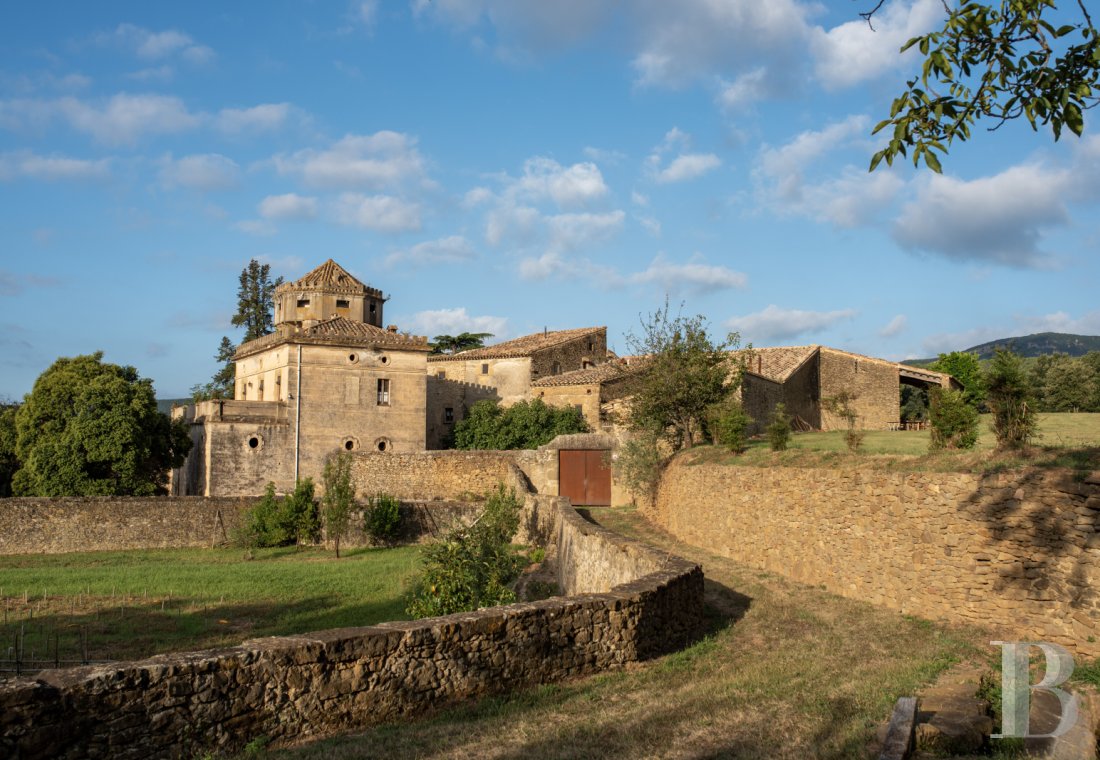 En Catalogne, au nord de Gérone, un domaine millénaire entouré de reliefs boisés  - photo  n°39