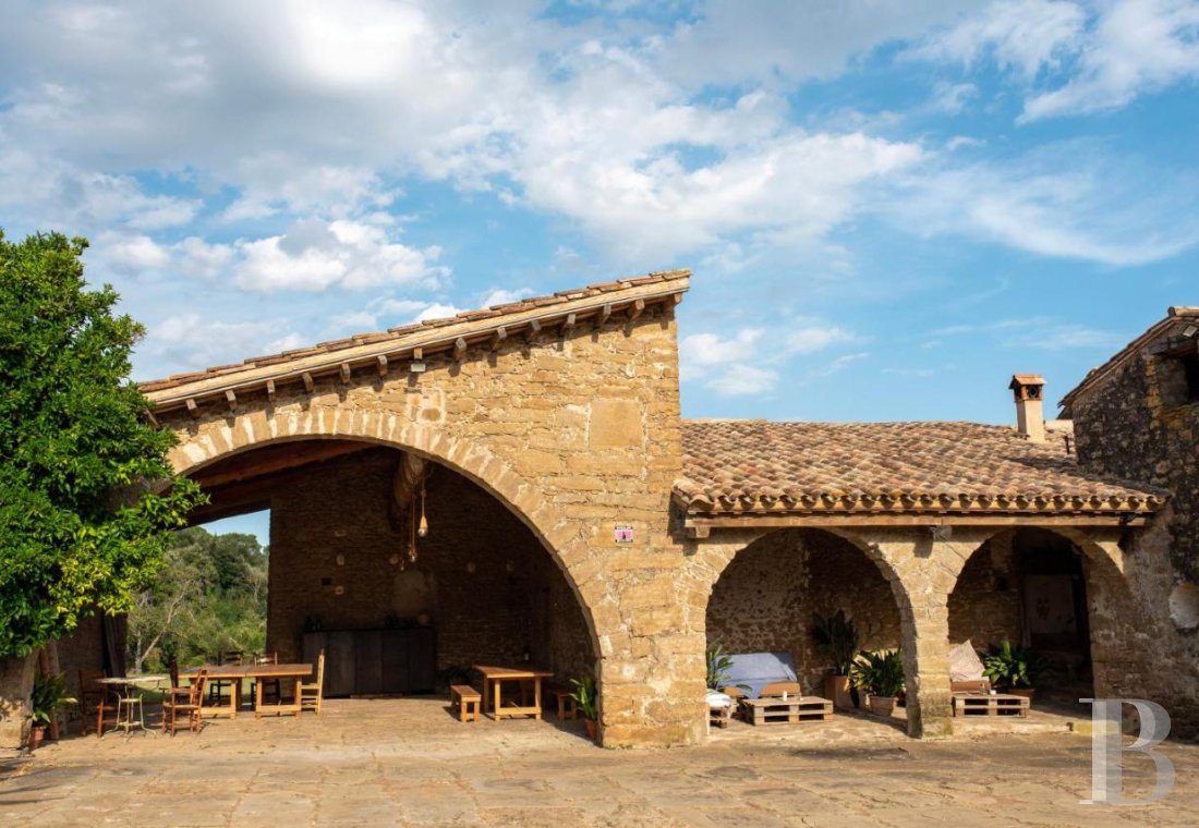 En Catalogne, au nord de Gérone, un domaine millénaire entouré de reliefs boisés  - photo  n°6