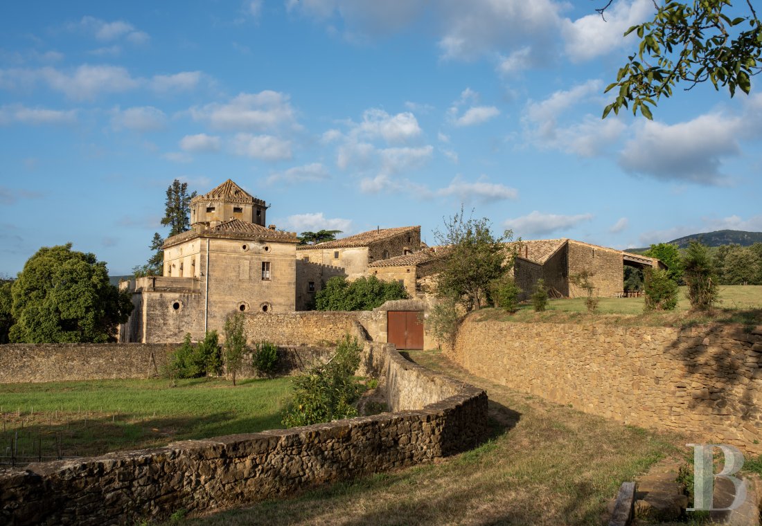 En Catalogne, au nord de Gérone, un domaine millénaire entouré de reliefs boisés  - photo  n°39