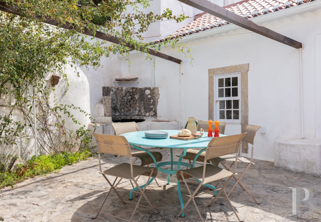 A proximité de Lisbonne, à l’entrée du parc naturel de Sintra-Cascais, une maison de village avec jardin, terrasses et patios - photo  n°27
