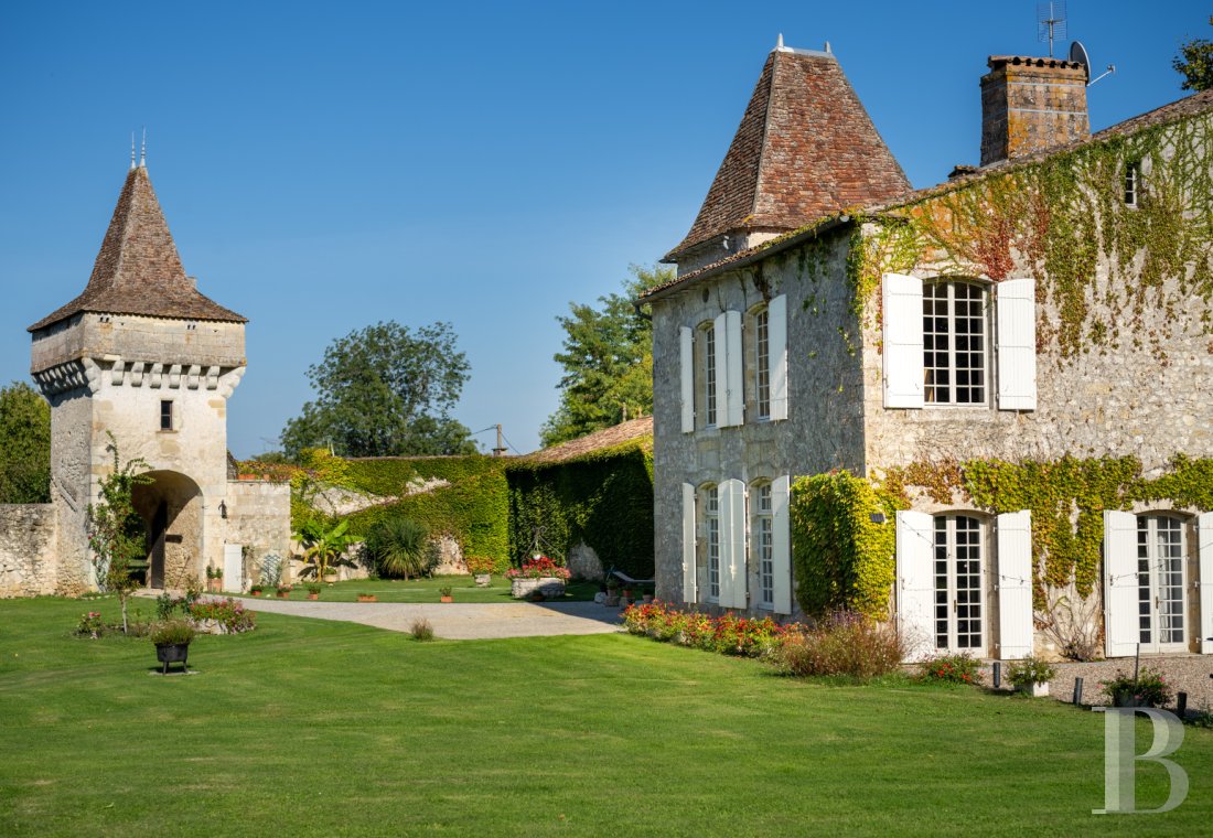 Au nord-est de la Gironde, en limite de la Dordogne, un château de famille du 11e siècle - photo  n°4