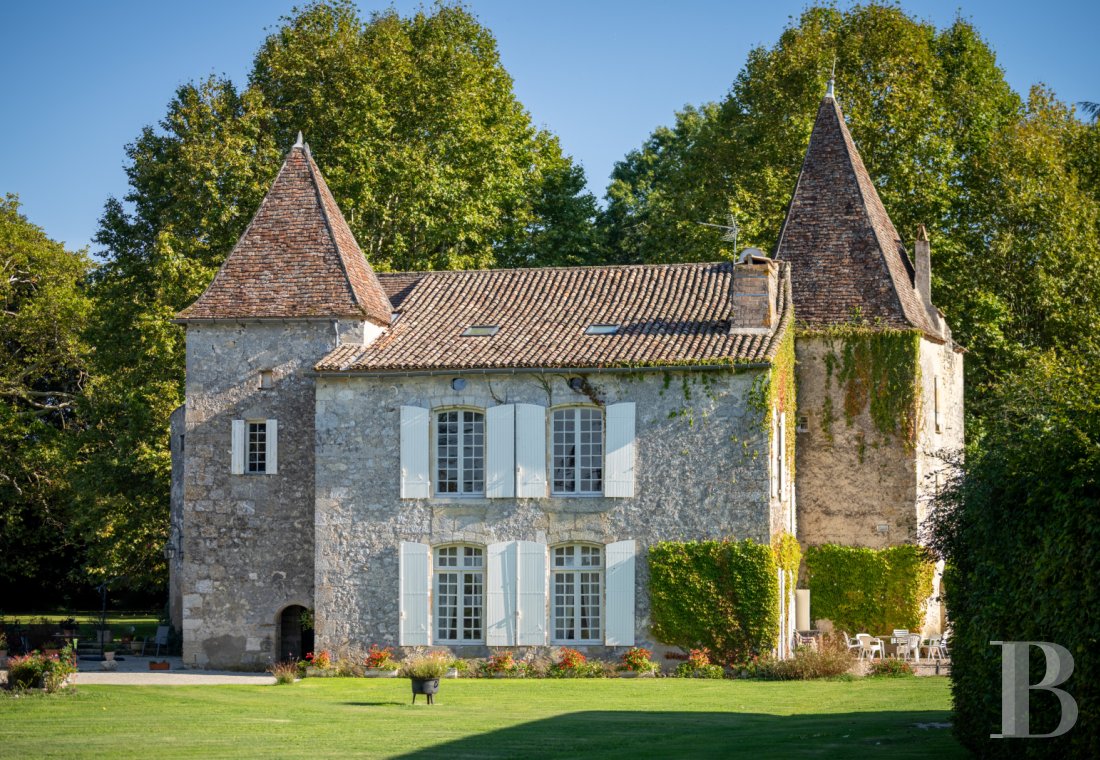 Au nord-est de la Gironde, en limite de la Dordogne, un château de famille du 11e siècle - photo  n°8