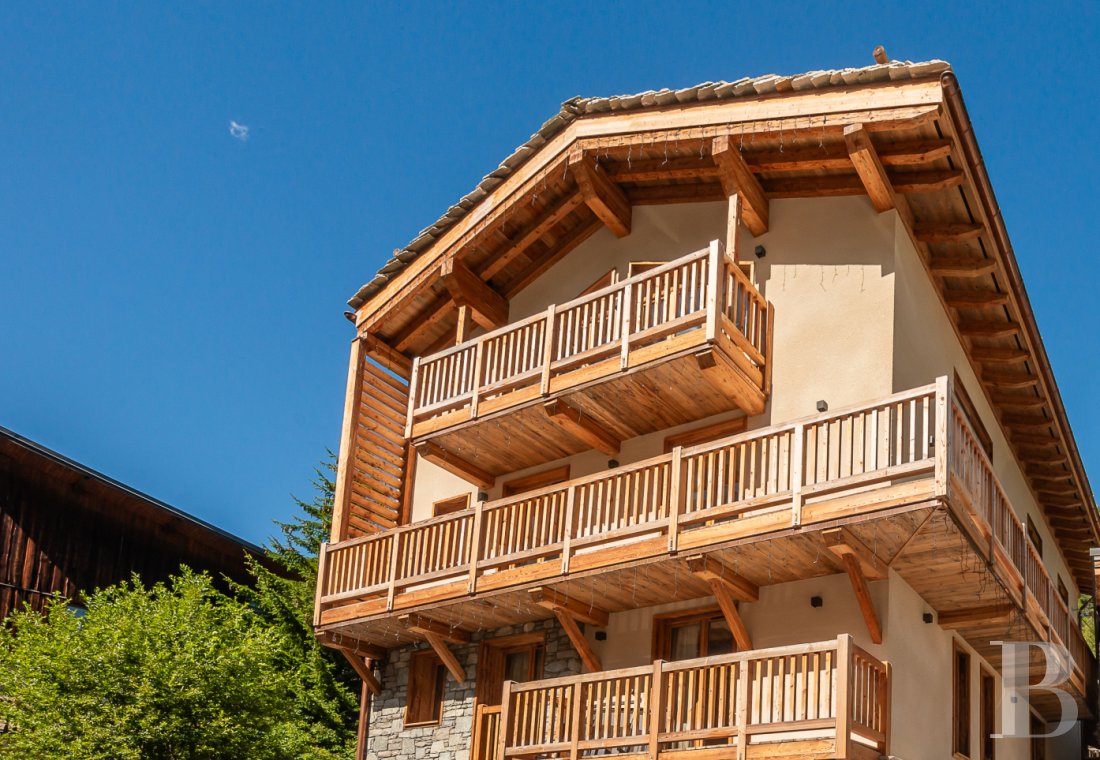 En Savoie, à Tignes-les-Brévières, une ancienne maison de village entièrement rénovée en un luxueux chalet - photo  n°29