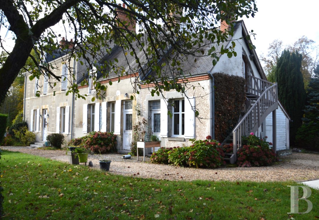 demeures à vendre - centre-val-de-loire - Dans la région Centre-Val de Loire, une maison de maître des 17e et 19e s.  dans un village au cœur de la forêt d’Orléans