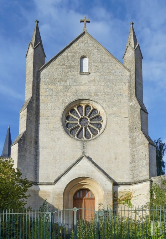 édifices religieux à vendre - poitou-charentes - Havre de calme et de sérénité, dominant la ville, tout près du centre,  la pure chapelle de l'ancien carmel de Niort 