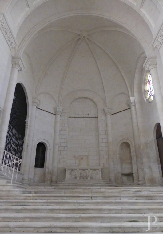 édifices religieux à vendre - poitou-charentes - Havre de calme et de sérénité, dominant la ville, tout près du centre,  la pure chapelle de l'ancien carmel de Niort 
