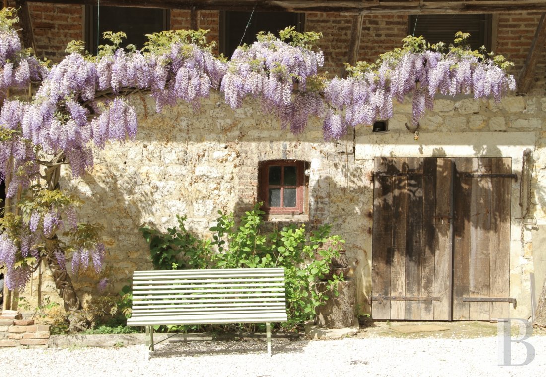 En Bourgogne du sud, à équidistance de Dijon, Genève et Lyon,  une ancienne ferme transformée en maison et table d’hôtes de grand charme - photo  n°14