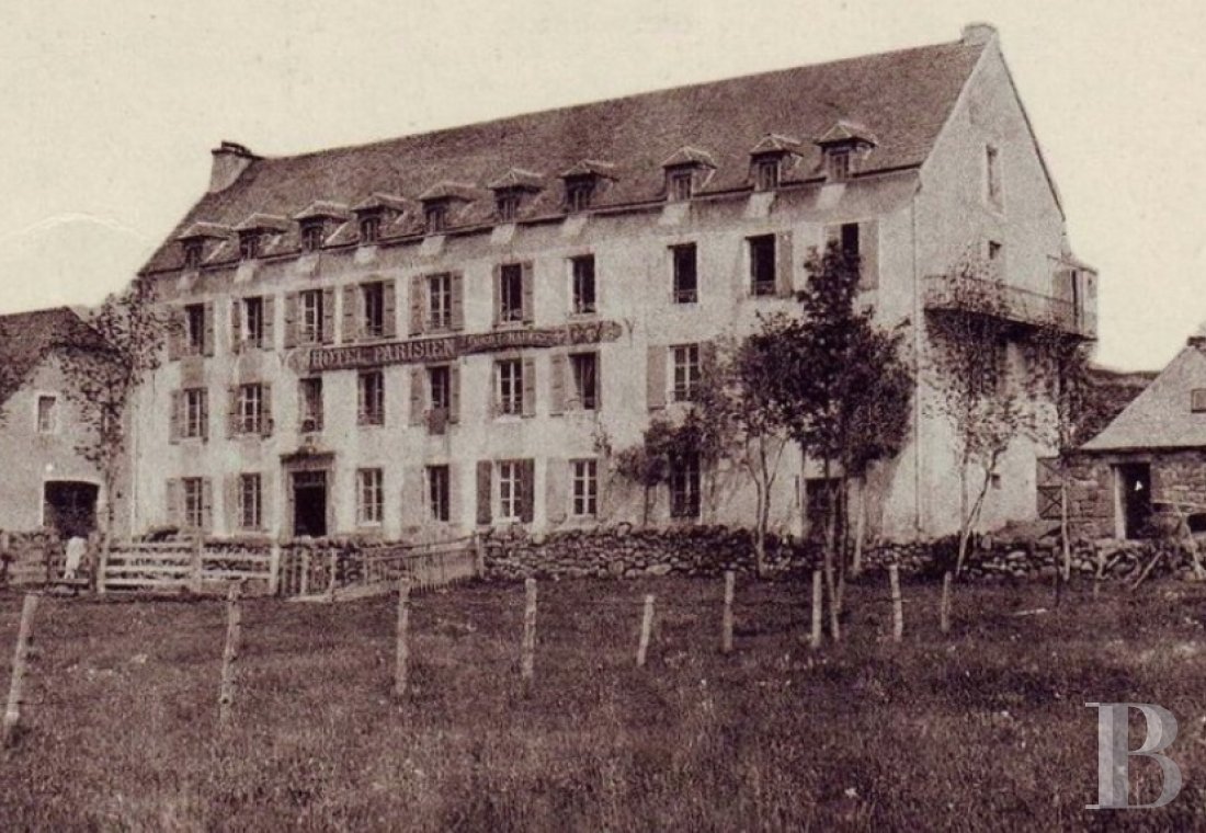 Sur le chemin de Saint Jacques de Compostelle, entre l'Aveyron, la Lozère et le Cantal,  la renaissance d’un ancien hôtel au cœur d’Aubrac - photo  n°1