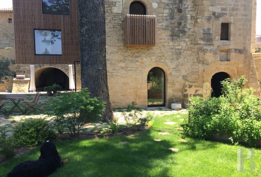 En plein cœur du Gard, non loin d’Uzès, une tour millénaire et contemporaine - photo  n°2