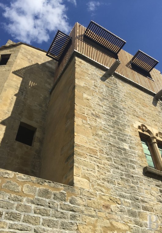 En plein cœur du Gard, non loin d’Uzès, une tour millénaire et contemporaine - photo  n°3