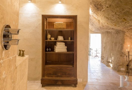 Dans le Val de Loire, face à Amboise,  une maison troglodytique tout en confort et lumière - photo  n°10
