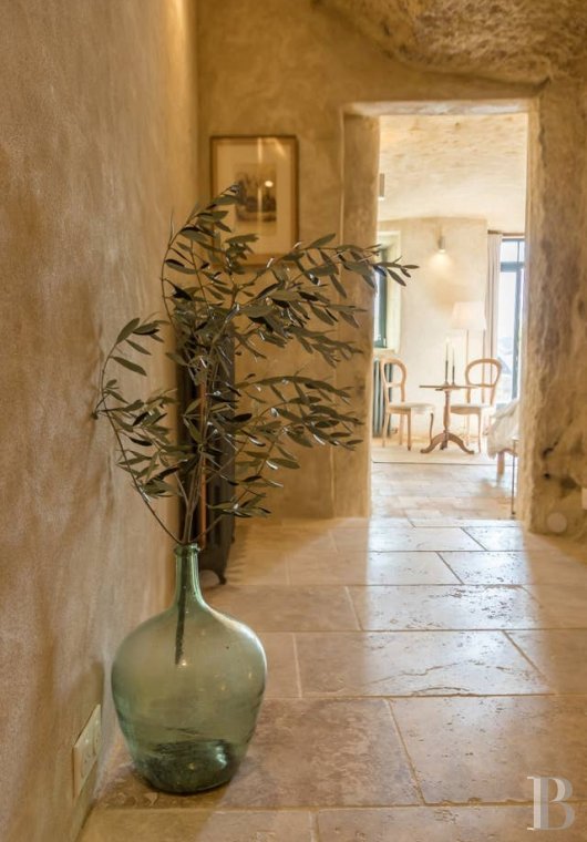 Dans le Val de Loire, face à Amboise,  une maison troglodytique tout en confort et lumière - photo  n°9