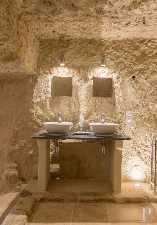 Dans le Val de Loire, face à Amboise,  une maison troglodytique tout en confort et lumière - photo  n°13
