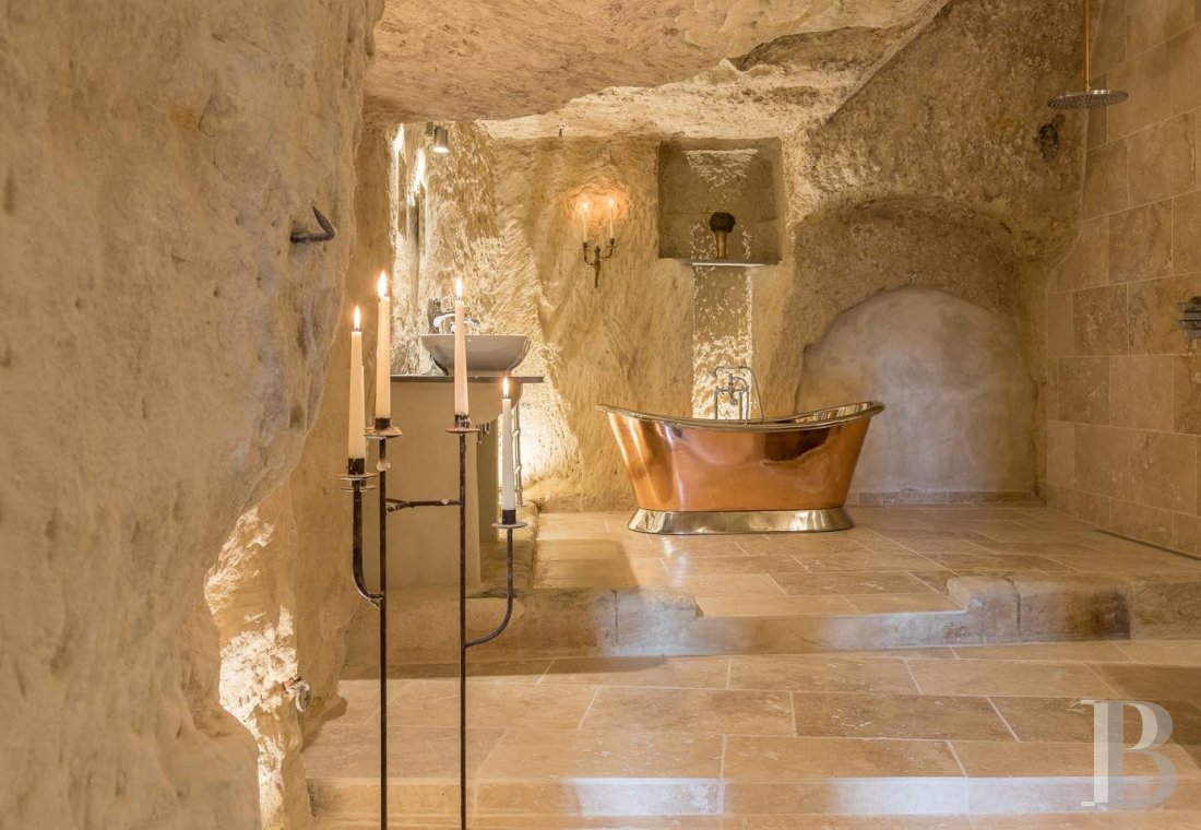 Dans le Val de Loire, face à Amboise,  une maison troglodytique tout en confort et lumière - photo  n°8