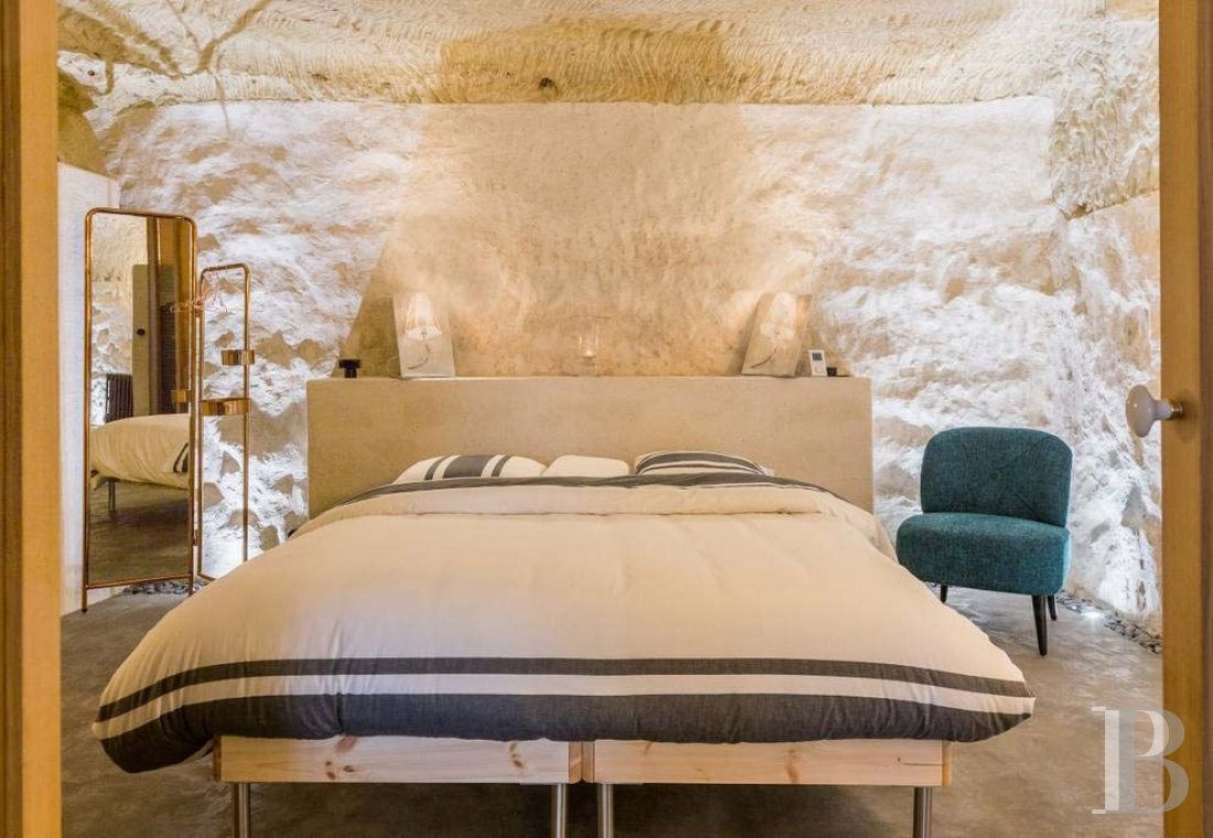 Dans le Val de Loire, face à Amboise,  une maison troglodytique tout en confort et lumière - photo  n°27