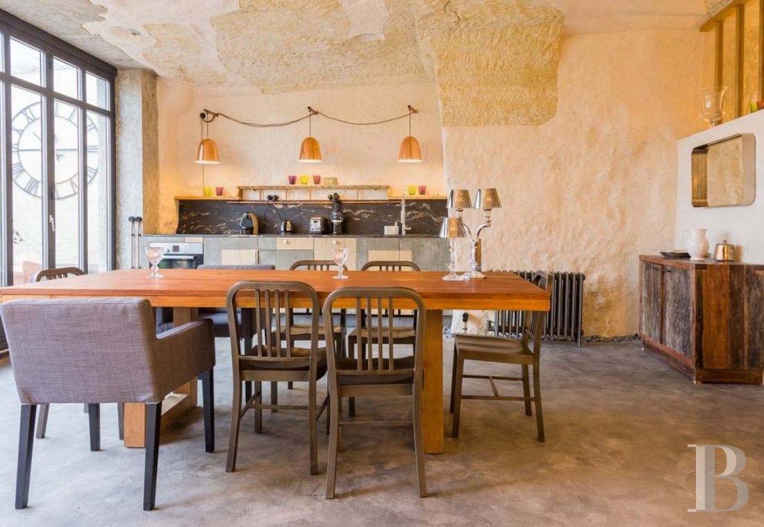 Dans le Val de Loire, face à Amboise,  une maison troglodytique tout en confort et lumière - photo  n°16