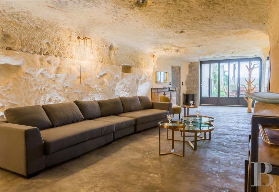 Dans le Val de Loire, face à Amboise,  une maison troglodytique tout en confort et lumière - photo  n°18