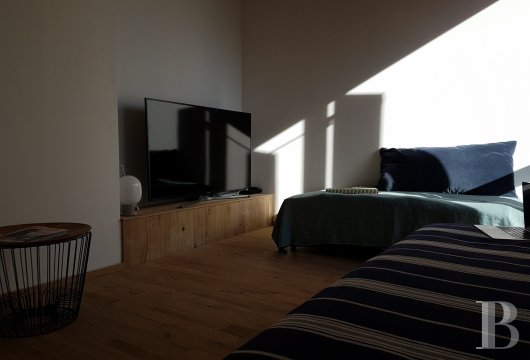 Au sud-ouest de Briançon,  un chalet contemporain dominant la vallée de la Durance - photo  n°10