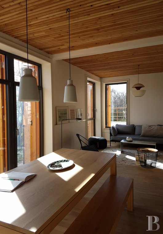 Au sud-ouest de Briançon,  un chalet contemporain dominant la vallée de la Durance - photo  n°5